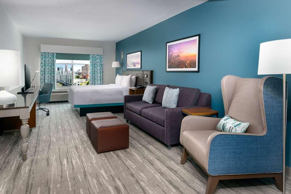 Hilton Garden Inn Charlotte Uptown Номер фото